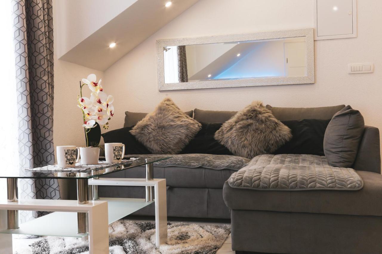 Luxury Apartment Megy Оточац Экстерьер фото