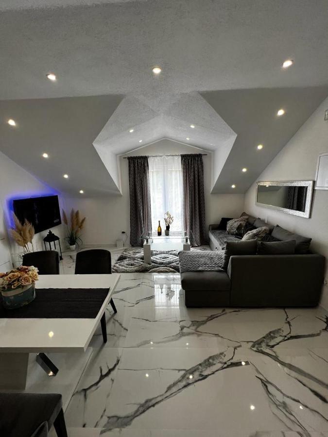 Luxury Apartment Megy Оточац Экстерьер фото