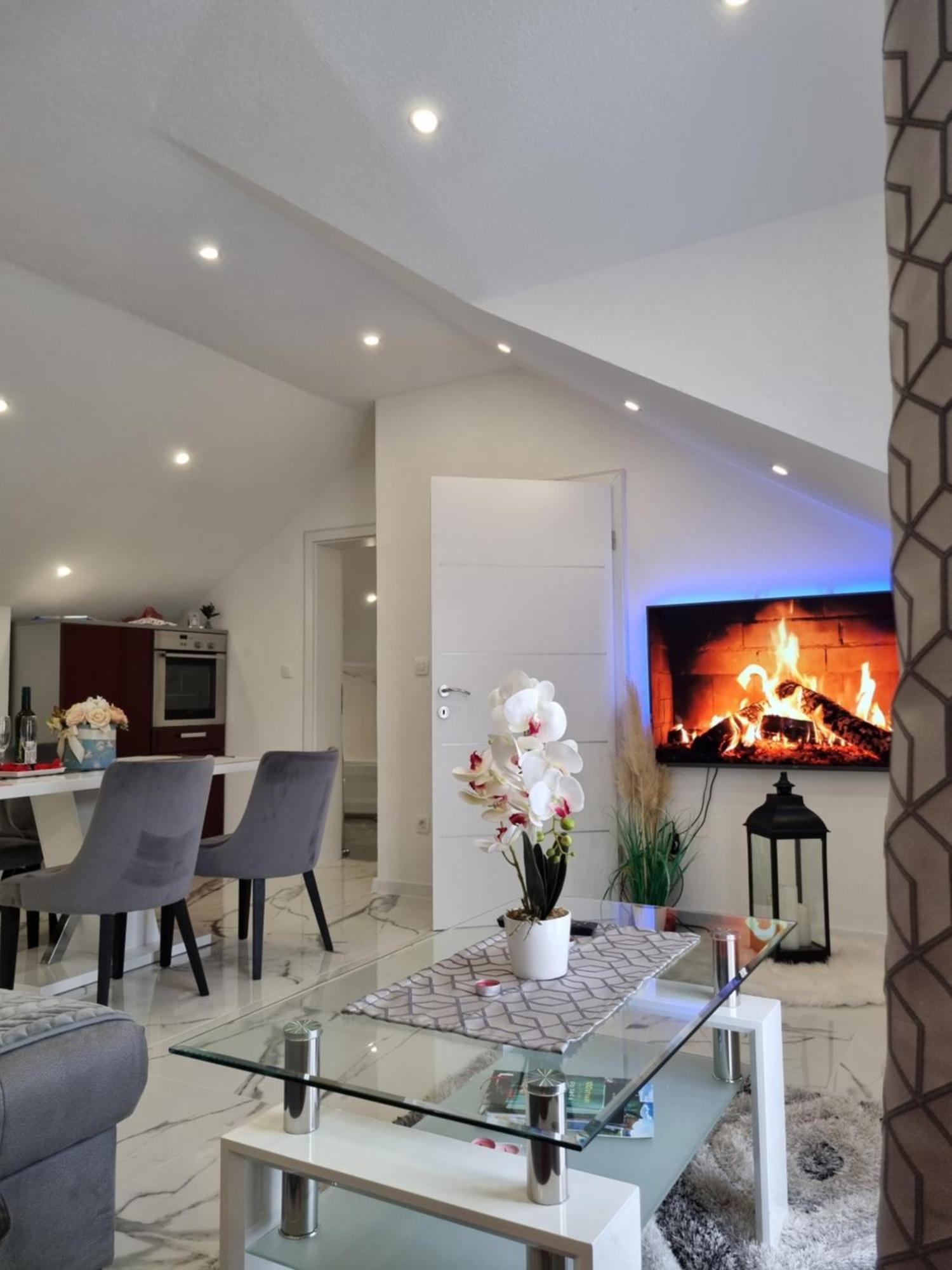 Luxury Apartment Megy Оточац Экстерьер фото