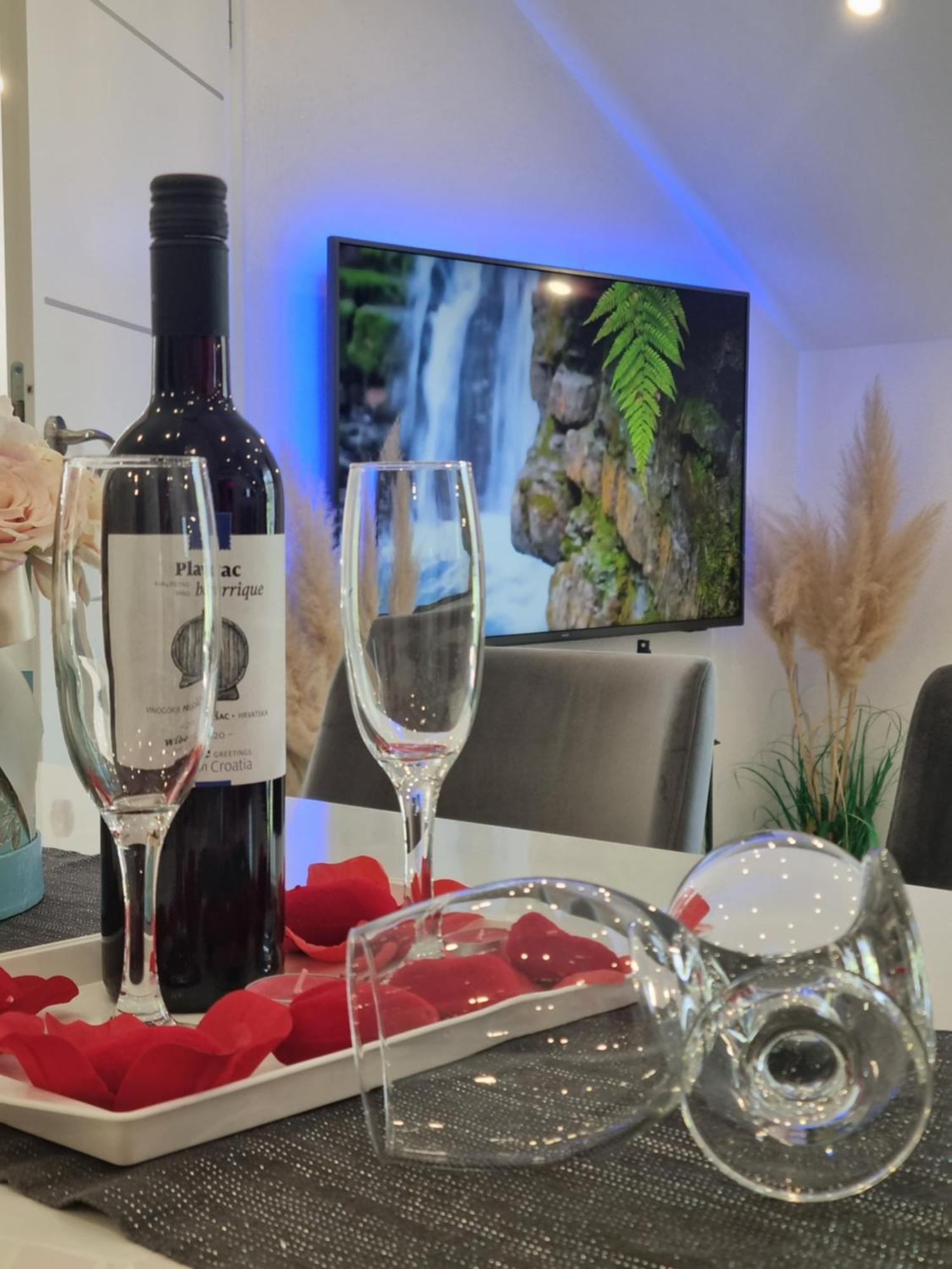 Luxury Apartment Megy Оточац Экстерьер фото