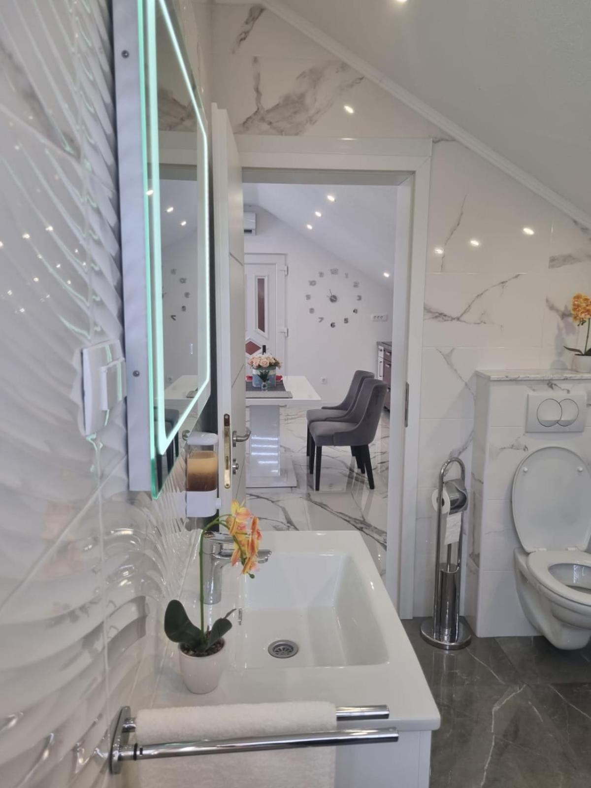 Luxury Apartment Megy Оточац Экстерьер фото