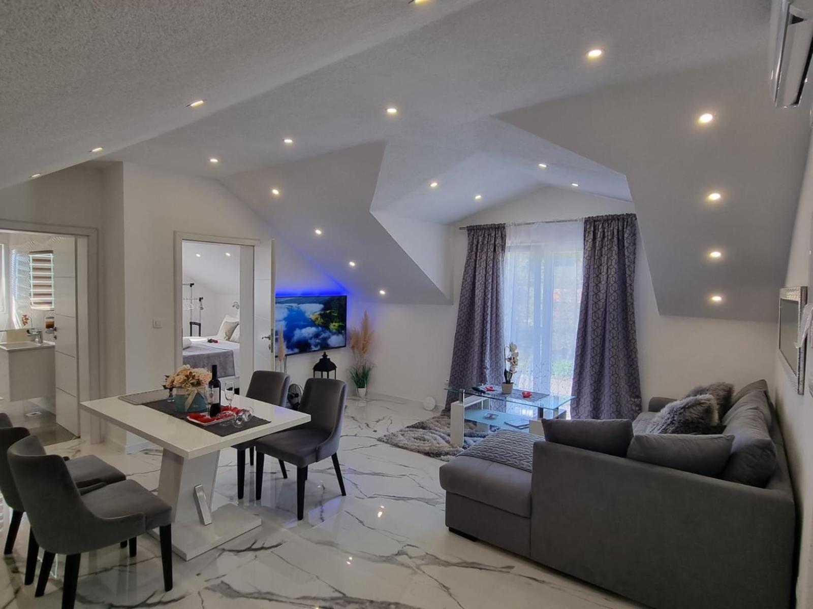 Luxury Apartment Megy Оточац Экстерьер фото