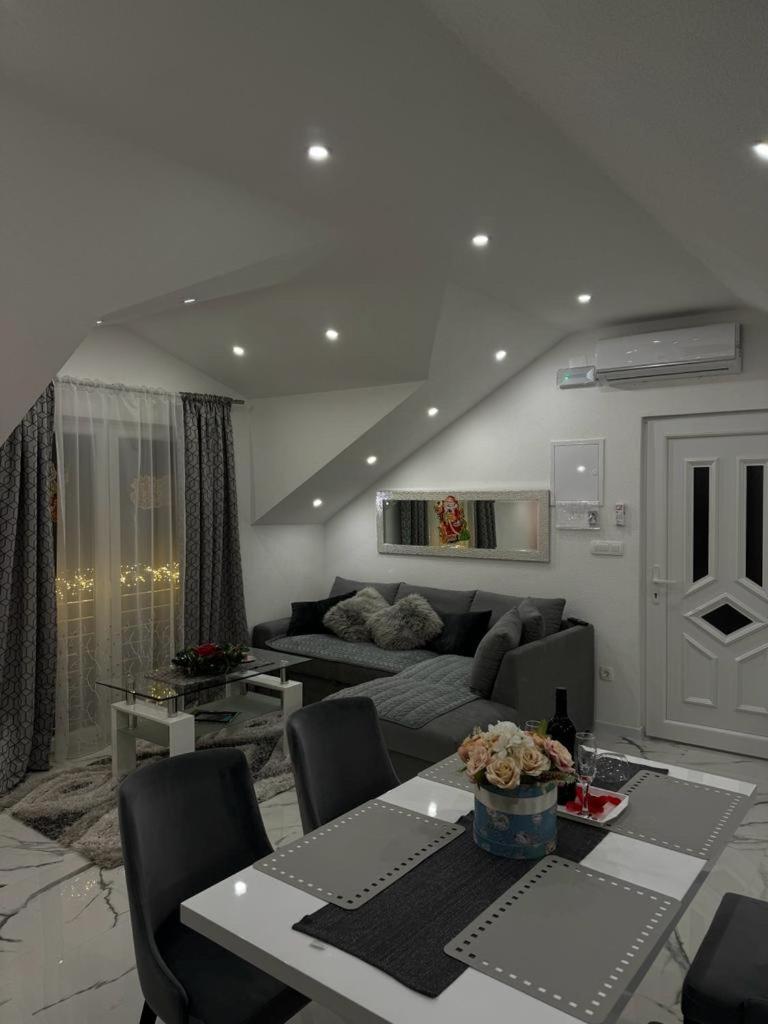 Luxury Apartment Megy Оточац Экстерьер фото
