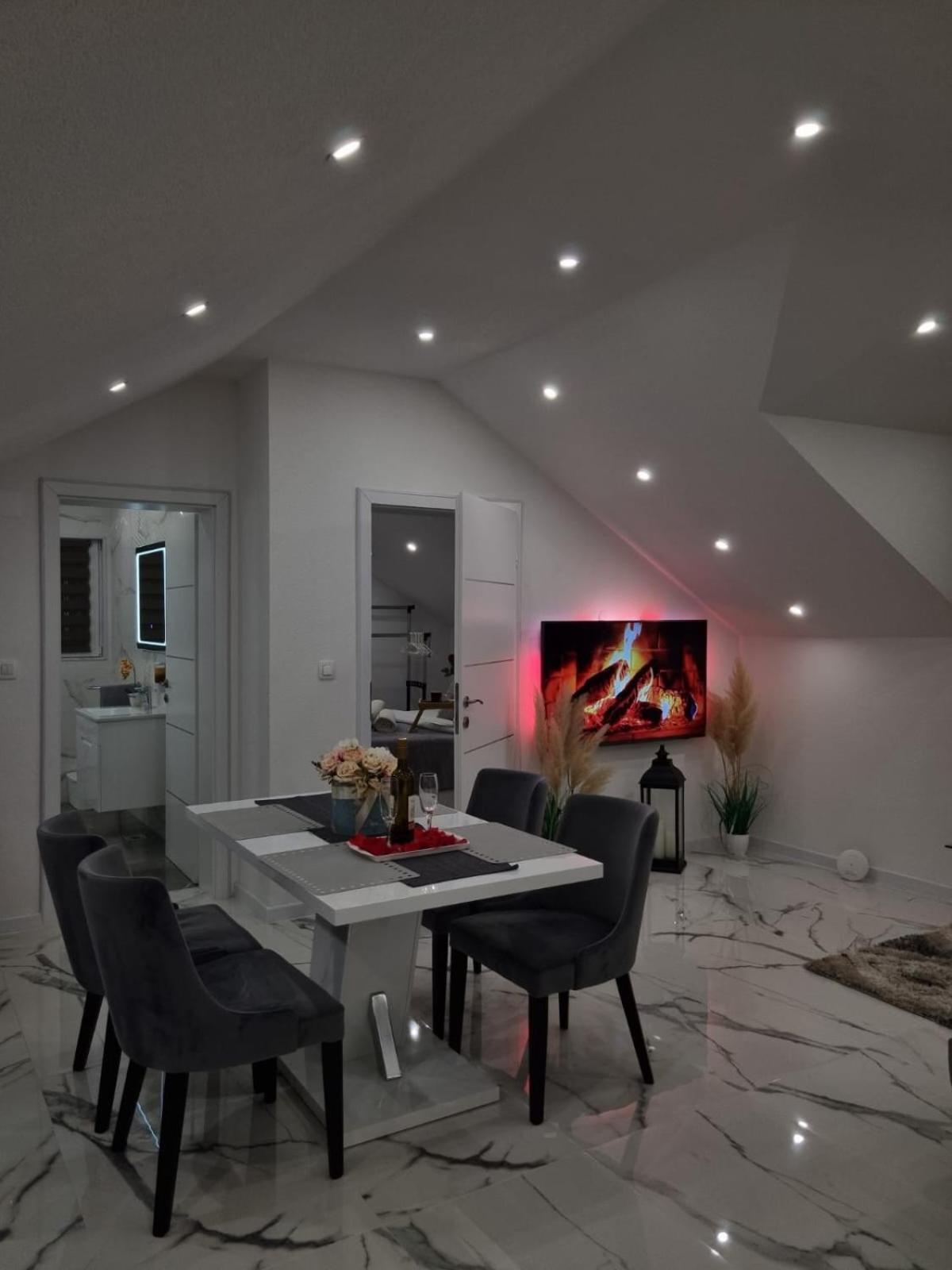 Luxury Apartment Megy Оточац Экстерьер фото