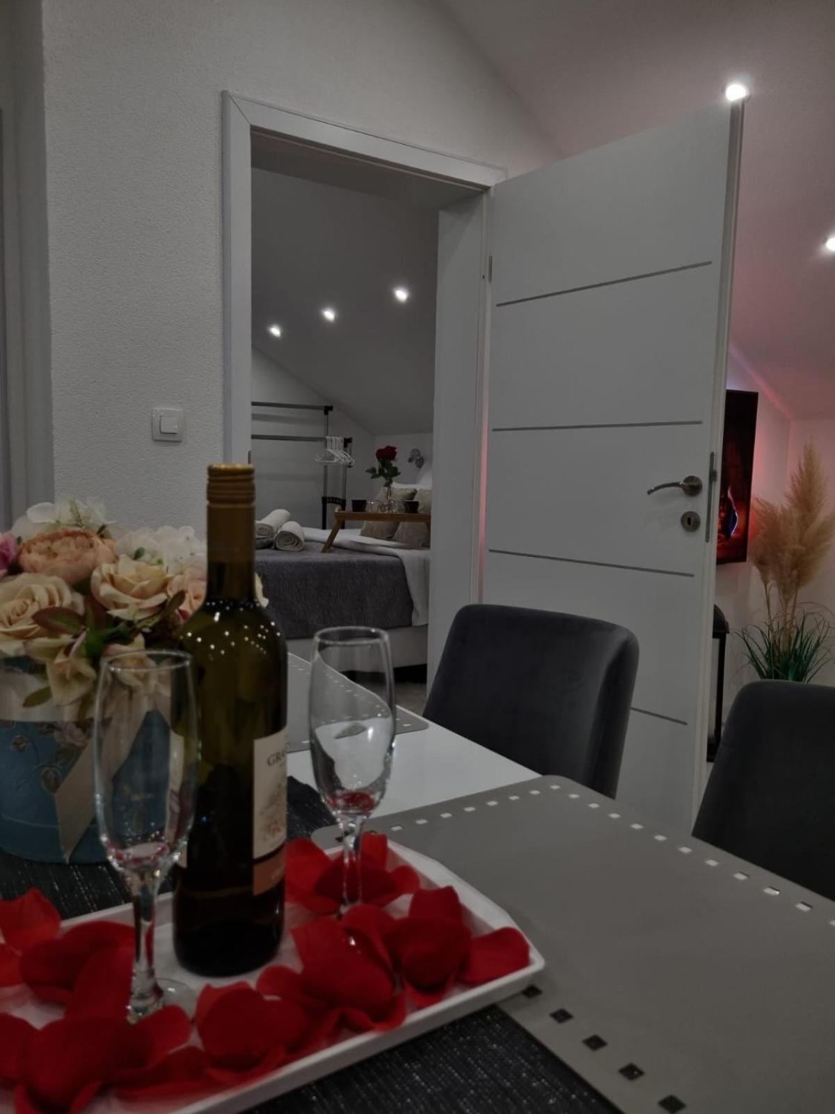 Luxury Apartment Megy Оточац Экстерьер фото