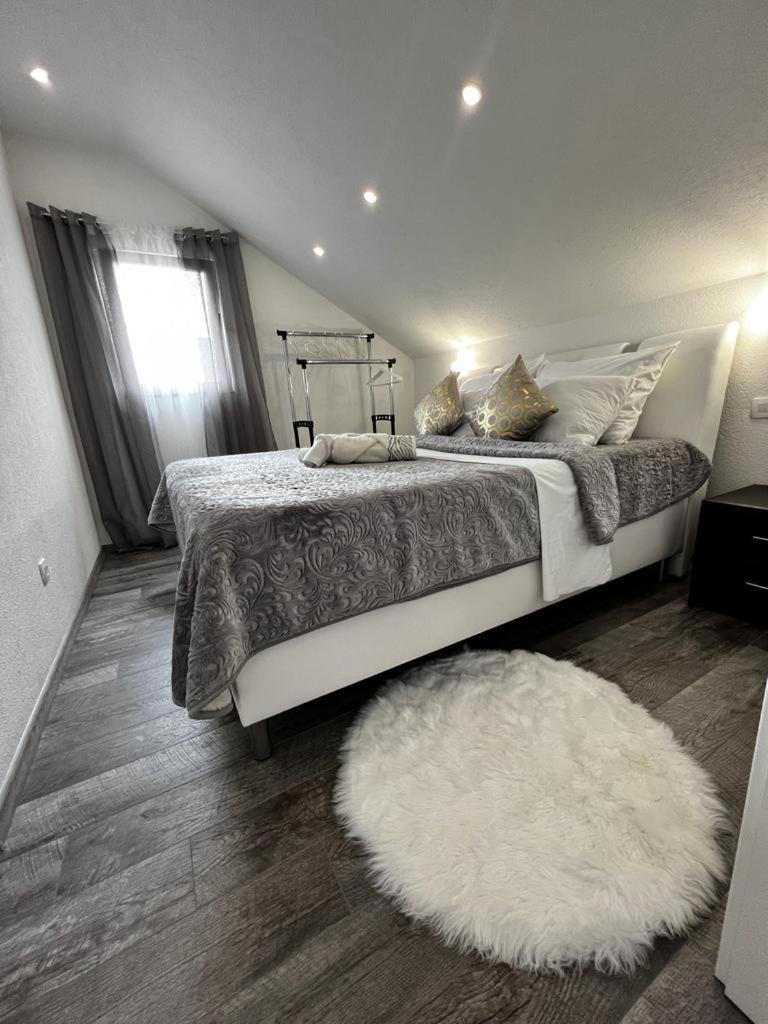 Luxury Apartment Megy Оточац Экстерьер фото