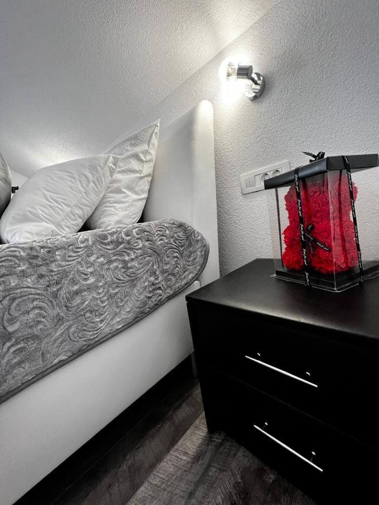 Luxury Apartment Megy Оточац Экстерьер фото