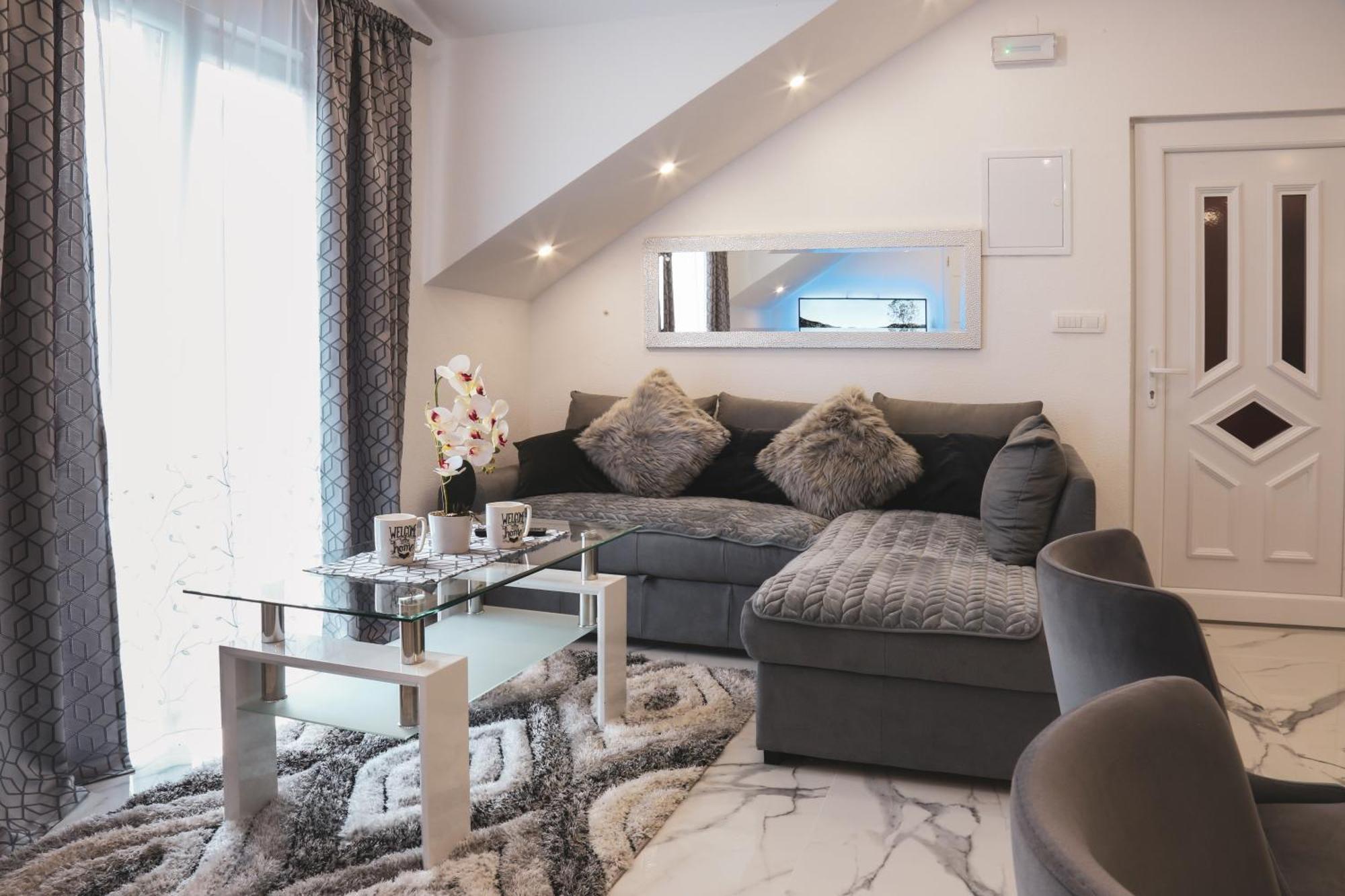 Luxury Apartment Megy Оточац Экстерьер фото