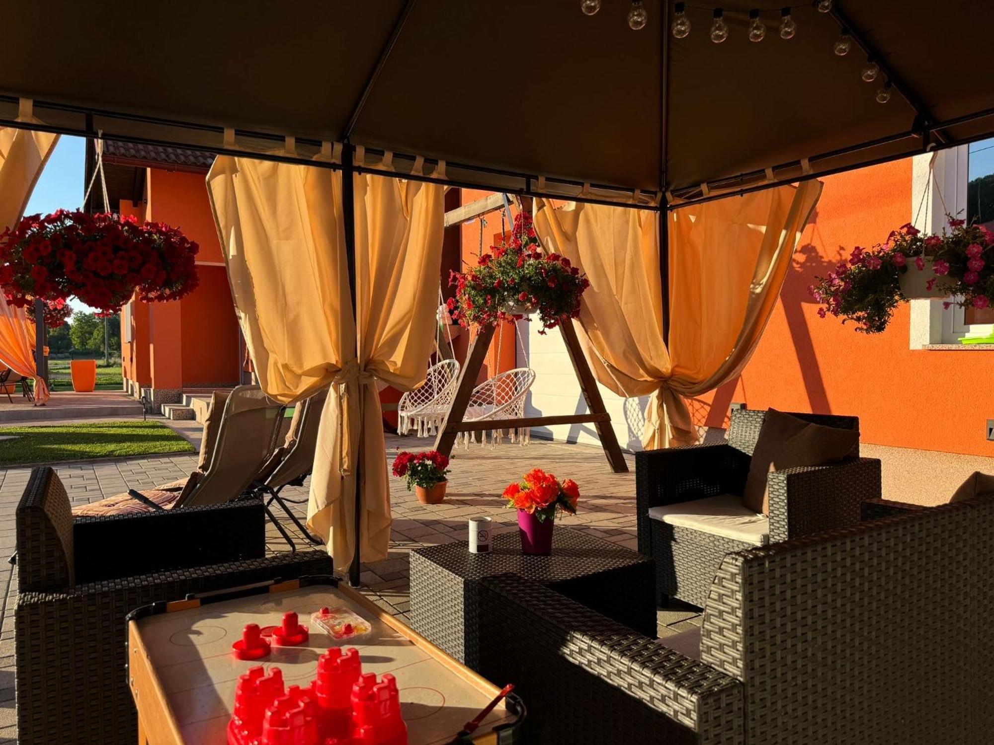 Luxury Apartment Megy Оточац Экстерьер фото