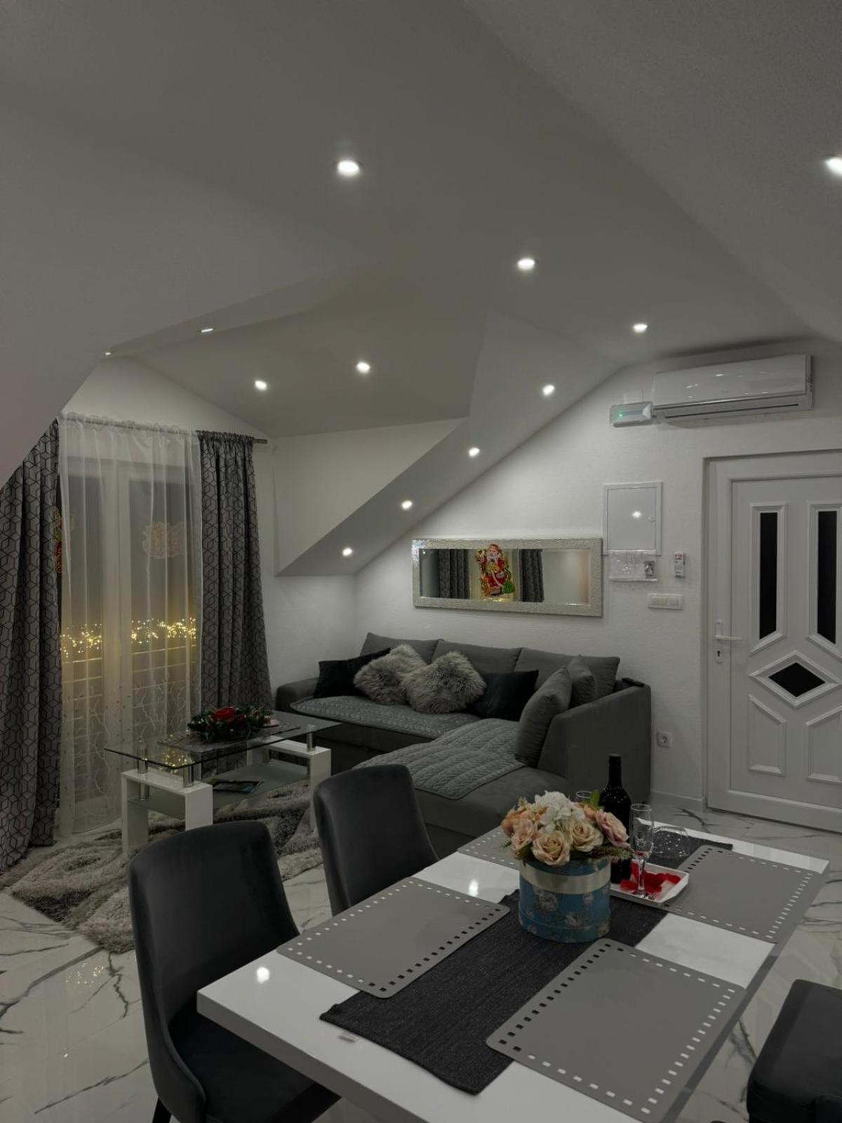 Luxury Apartment Megy Оточац Экстерьер фото