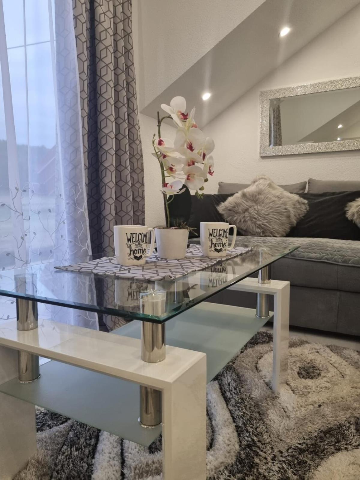 Luxury Apartment Megy Оточац Экстерьер фото